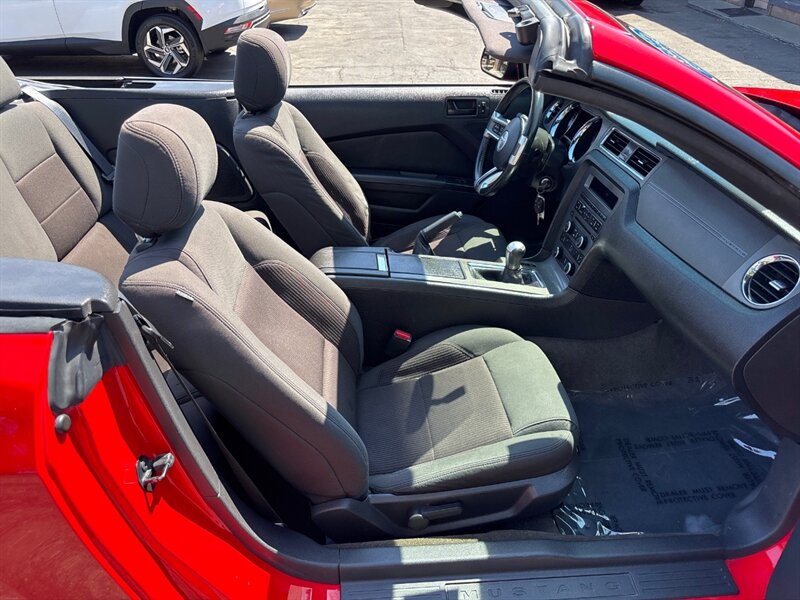 2014 Ford Mustang GT photo 27