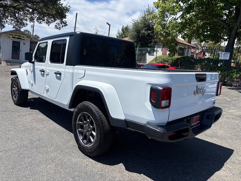 2023 Jeep Gladiator Overland photo 11