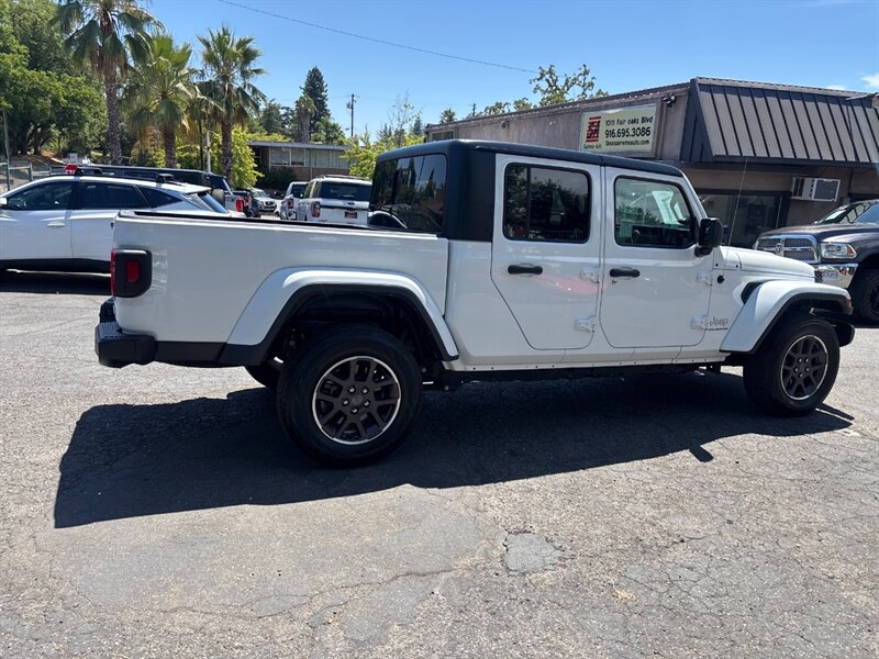 2023 Jeep Gladiator Overland photo 8