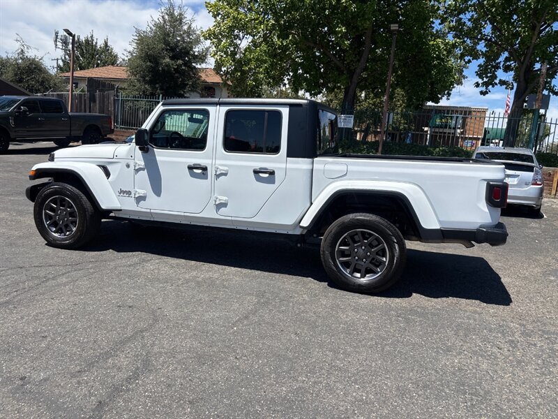 2023 Jeep Gladiator Overland photo 12