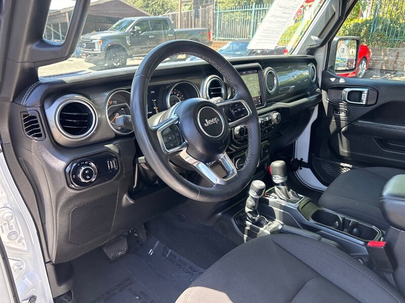 2023 Jeep Gladiator Overland photo 16