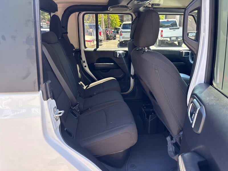 2023 Jeep Gladiator Overland photo 24