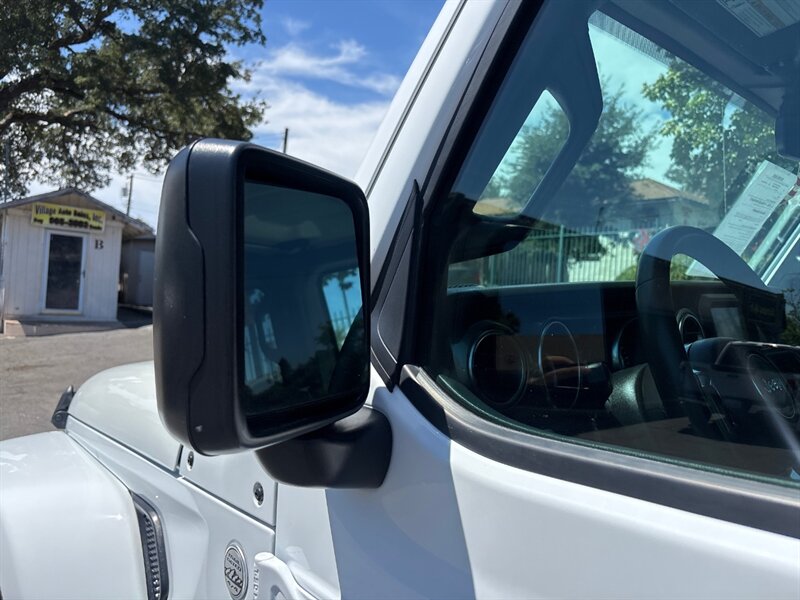 2023 Jeep Gladiator Overland photo 28