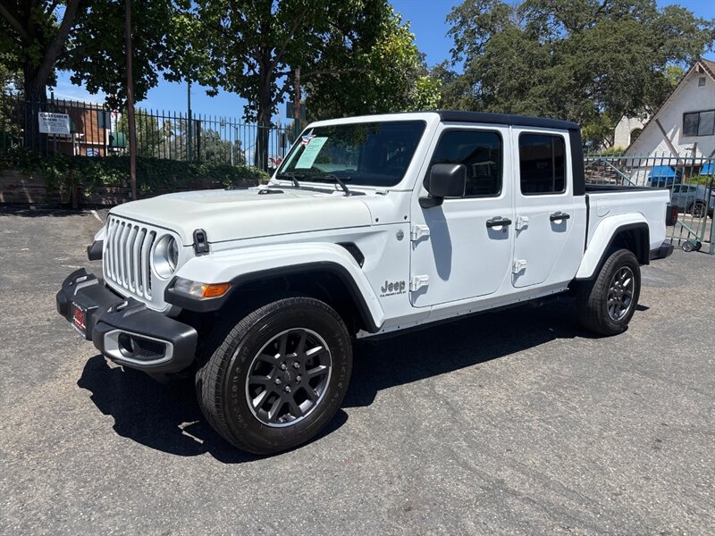 2023 Jeep Gladiator Overland photo 2