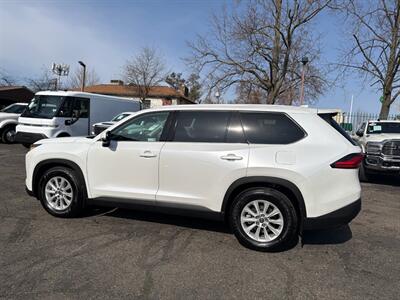 2024 Toyota Grand Highlander XLE*One Owner*Heated Seats*Low Miles*Third Row* - Photo 12 - Fair Oaks, CA 95628