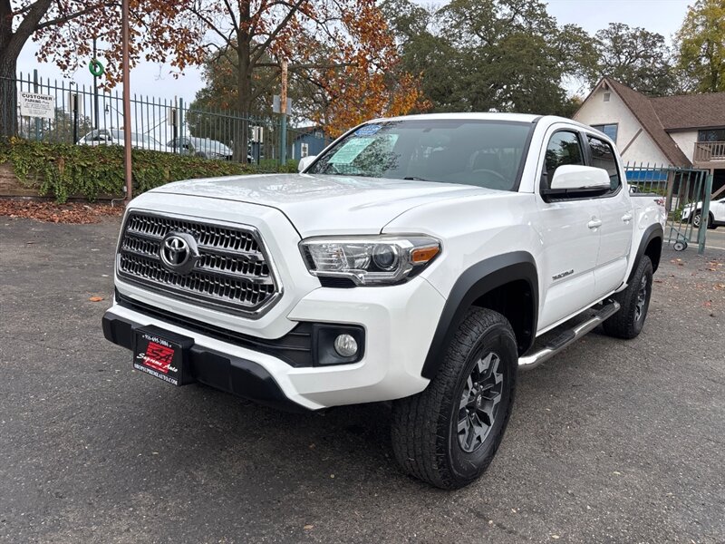 2017 Toyota Tacoma Double Cab TRD Off-Road 4x4 photo 2