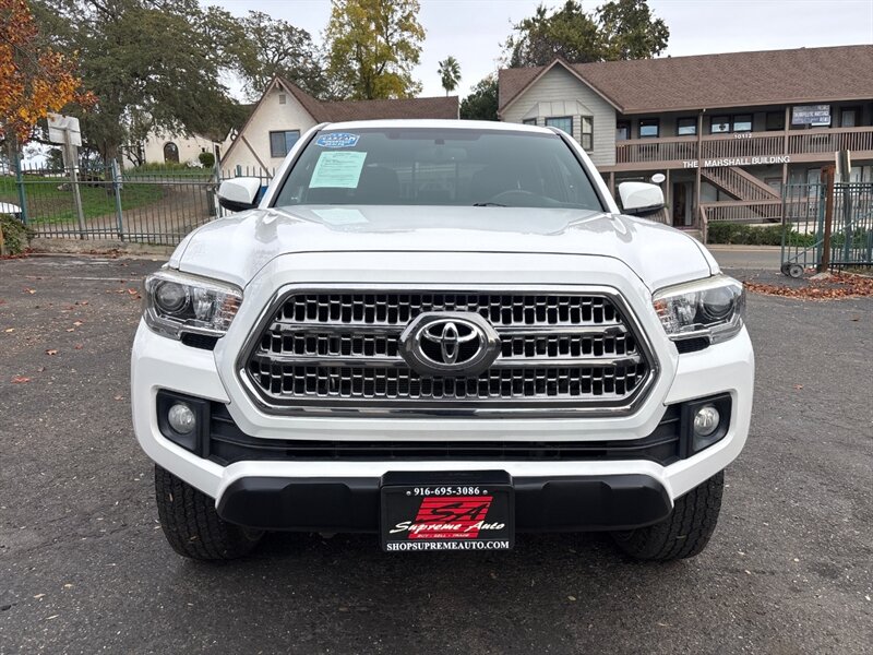 2017 Toyota Tacoma Double Cab TRD Off-Road 4x4 photo 3