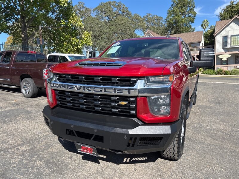2021 Chevrolet Silverado 2500HD LT photo 2