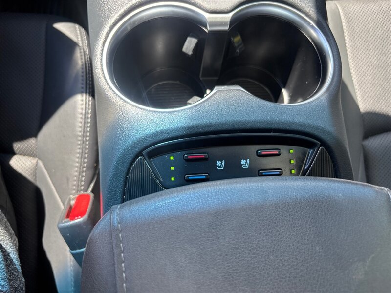 2021 Toyota Venza Limited photo 17