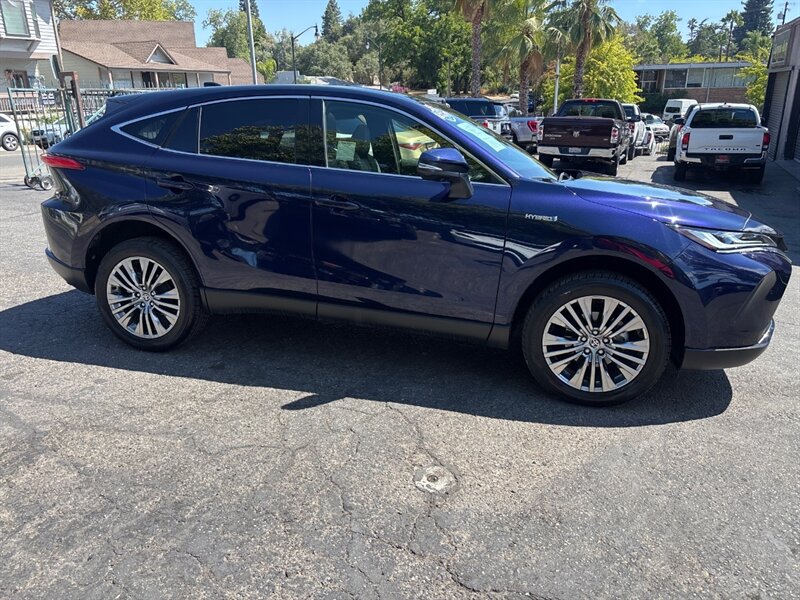 2021 Toyota Venza Limited photo 6
