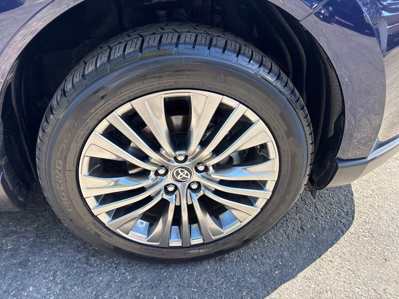 2021 Toyota Venza Limited photo 30