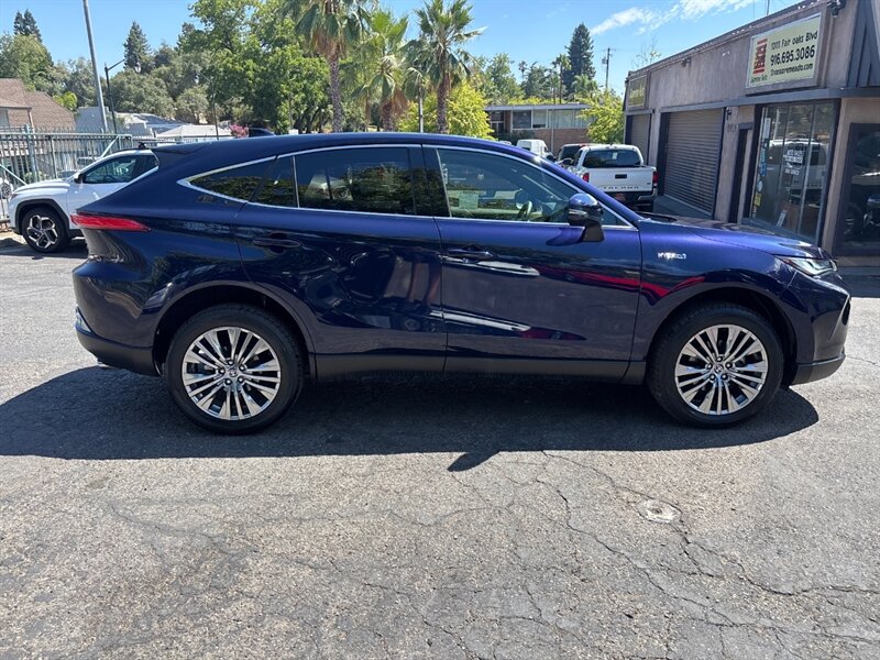 2021 Toyota Venza Limited photo 7