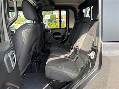 2022 Jeep Gladiator Sport S *4X4*Rear Camera*Hard Top*One Owner* - Photo 21 - Fair Oaks, CA 95628