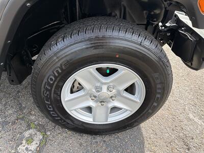 2022 Jeep Gladiator Sport S *4X4*Rear Camera*Hard Top*One Owner* - Photo 27 - Fair Oaks, CA 95628