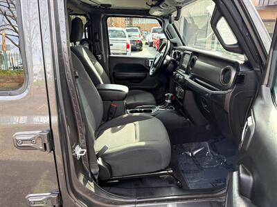 2022 Jeep Gladiator Sport S *4X4*Rear Camera*Hard Top*One Owner* - Photo 24 - Fair Oaks, CA 95628