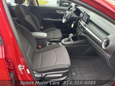 2023 Kia Forte LXS   - Photo 4 - Erie, PA 16505