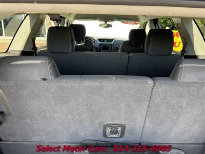 2017 Chevrolet Traverse LT   - Photo 8 - Erie, PA 16505