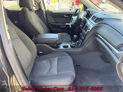 2017 Chevrolet Traverse LT   - Photo 9 - Erie, PA 16505
