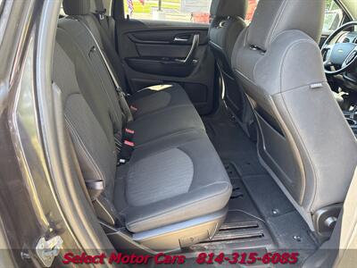 2017 Chevrolet Traverse LT   - Photo 10 - Erie, PA 16505