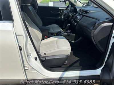 2018 Nissan Rogue SV - Photo 12 - Erie, PA 16505