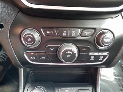 2019 Jeep Cherokee Latitude Plus   - Photo 18 - Albuquerque, NM 87107