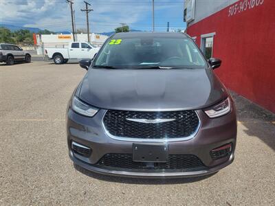 2023 Chrysler Pacifica Plug-In Hybrid Touring L   - Photo 8 - Albuquerque, NM 87107