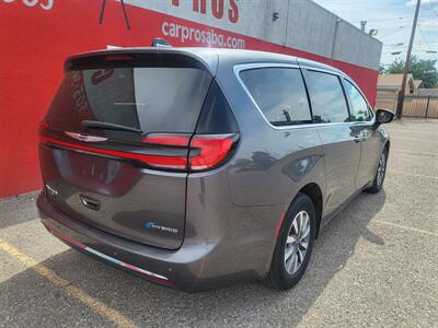 2023 Chrysler Pacifica Plug-In Hybrid Touring L   - Photo 2 - Albuquerque, NM 87107