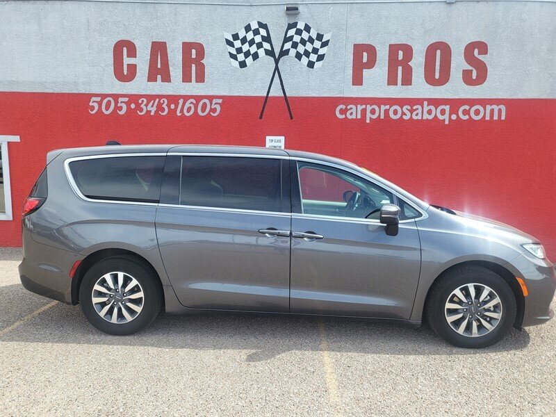 2023 Chrysler Pacifica Plug-In Hybrid Touring L  