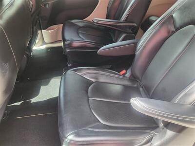 2023 Chrysler Pacifica Plug-In Hybrid Touring L   - Photo 14 - Albuquerque, NM 87107