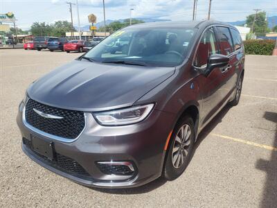 2023 Chrysler Pacifica Plug-In Hybrid Touring L   - Photo 7 - Albuquerque, NM 87107