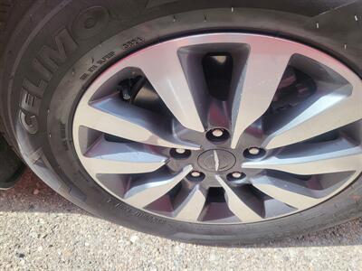 2023 Chrysler Pacifica Plug-In Hybrid Touring L   - Photo 10 - Albuquerque, NM 87107