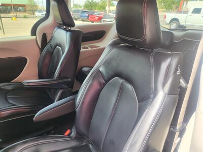 2023 Chrysler Pacifica Plug-In Hybrid Touring L   - Photo 13 - Albuquerque, NM 87107