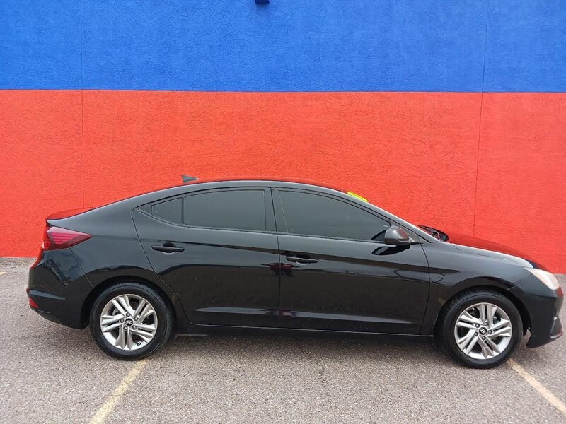 2019 Hyundai ELANTRA SE  
