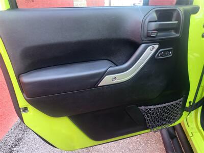 2013 Jeep Wrangler Unlimited Rubicon   - Photo 12 - Albuquerque, NM 87107