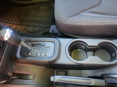 2013 Jeep Wrangler Unlimited Rubicon   - Photo 14 - Albuquerque, NM 87107