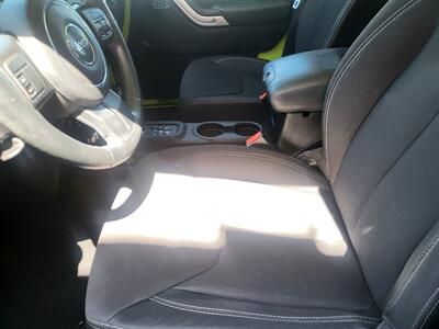 2013 Jeep Wrangler Unlimited Rubicon   - Photo 11 - Albuquerque, NM 87107