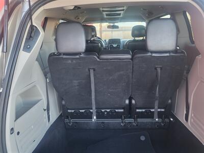 2013 Chrysler Town & Country Touring   - Photo 8 - Albuquerque, NM 87107