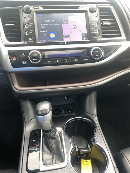 2015 Toyota Highlander Limited - Photo 29 - Palatine, IL 60074