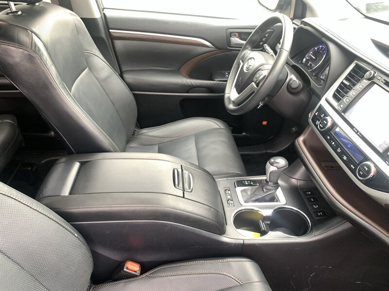 2015 Toyota Highlander Limited - Photo 11 - Palatine, IL 60074