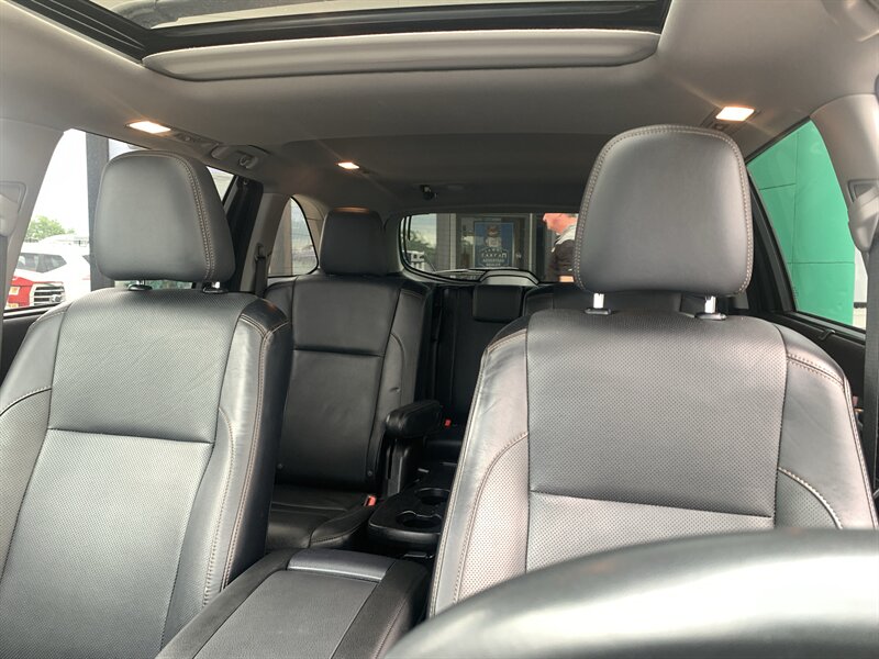2015 Toyota Highlander Limited - Photo 10 - Palatine, IL 60074