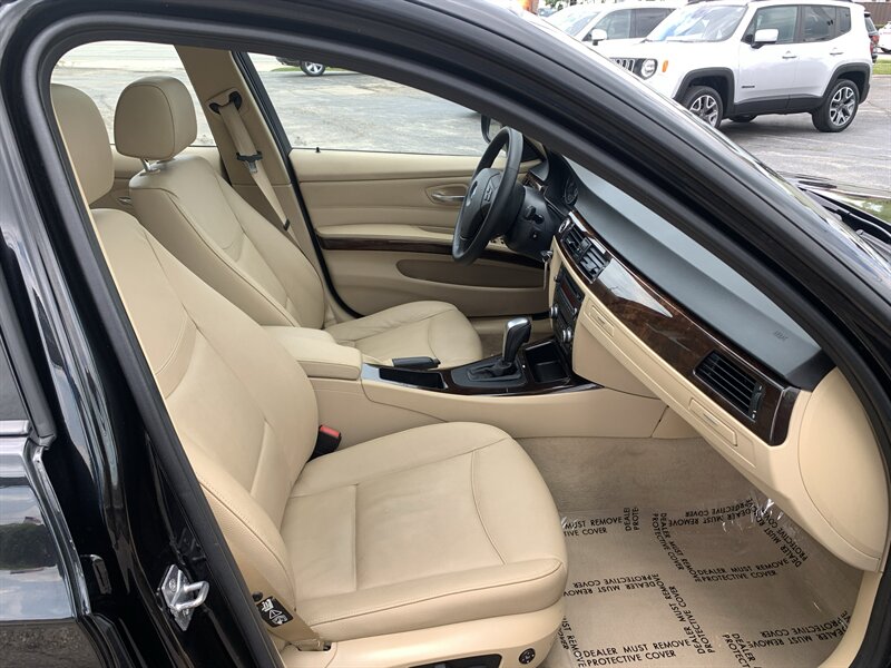 2011 BMW 3 Series 328i xDrive - Photo 11 - Palatine, IL 60074