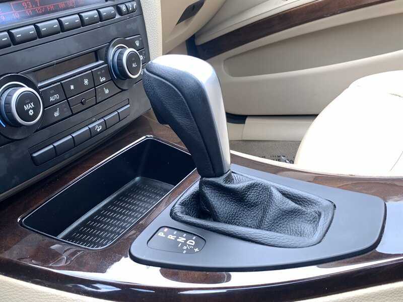 2011 BMW 3 Series 328i xDrive - Photo 24 - Palatine, IL 60074