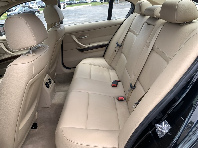 2011 BMW 3 Series 328i xDrive - Photo 15 - Palatine, IL 60074