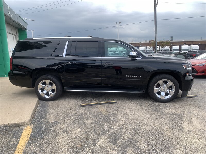 2015 Chevrolet Suburban LTZ - Photo 4 - Palatine, IL 60074