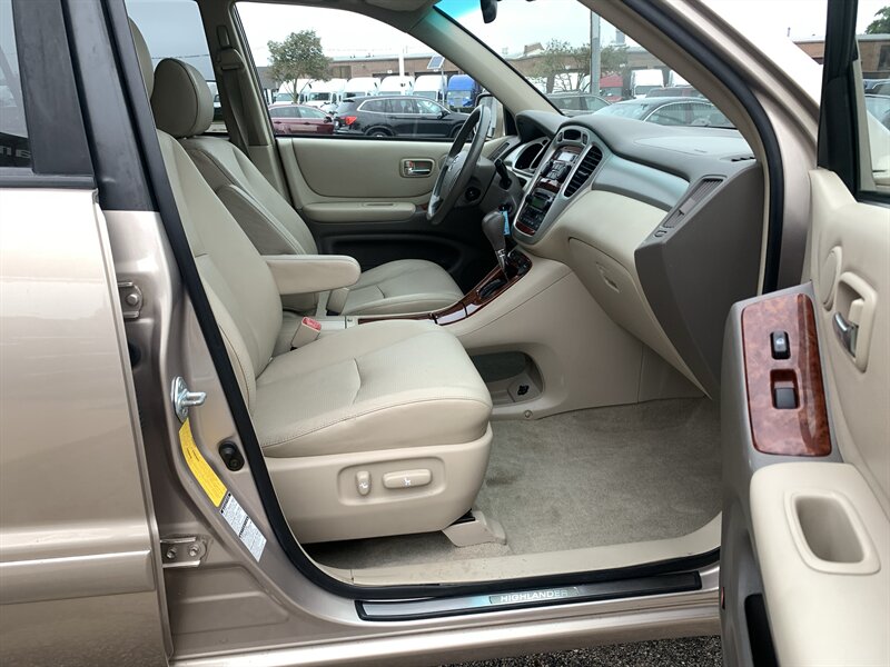 2004 Toyota Highlander Limited - Photo 16 - Palatine, IL 60074