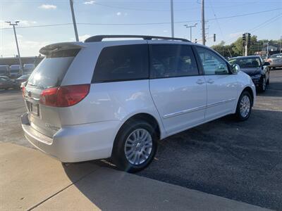 2009 Toyota Sienna XLE   - Photo 5 - Palatine, IL 60074
