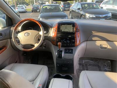2009 Toyota Sienna XLE   - Photo 16 - Palatine, IL 60074