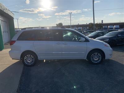 2009 Toyota Sienna XLE   - Photo 4 - Palatine, IL 60074