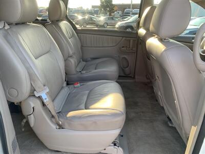 2009 Toyota Sienna XLE   - Photo 15 - Palatine, IL 60074
