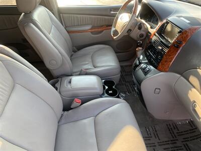 2009 Toyota Sienna XLE   - Photo 14 - Palatine, IL 60074